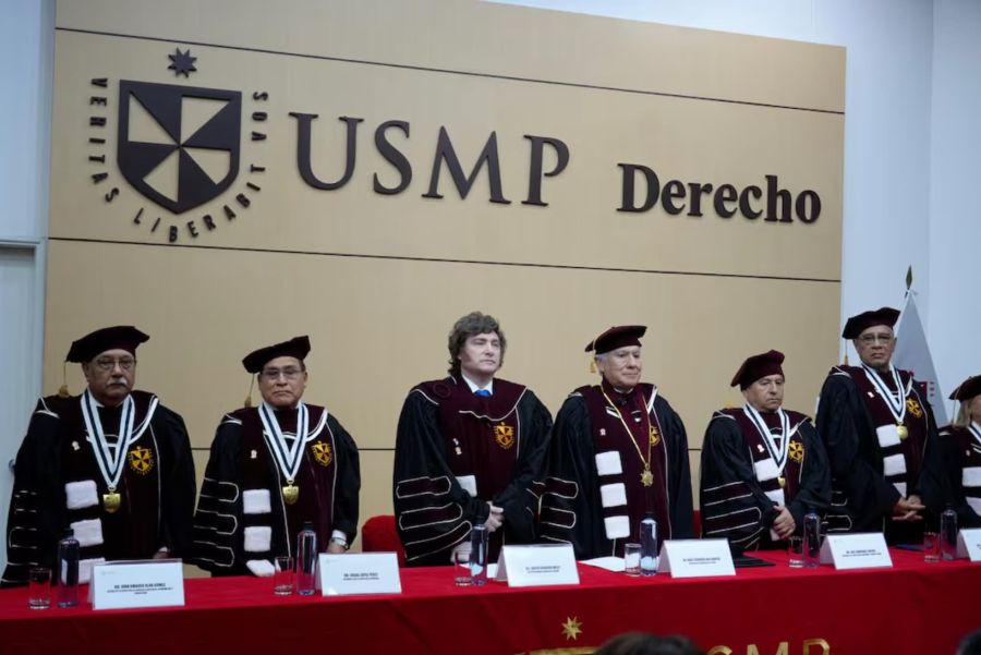 Javier Milei recibió un doctorado de honoris causa en la Universidad San Martín de Porres en Perú
