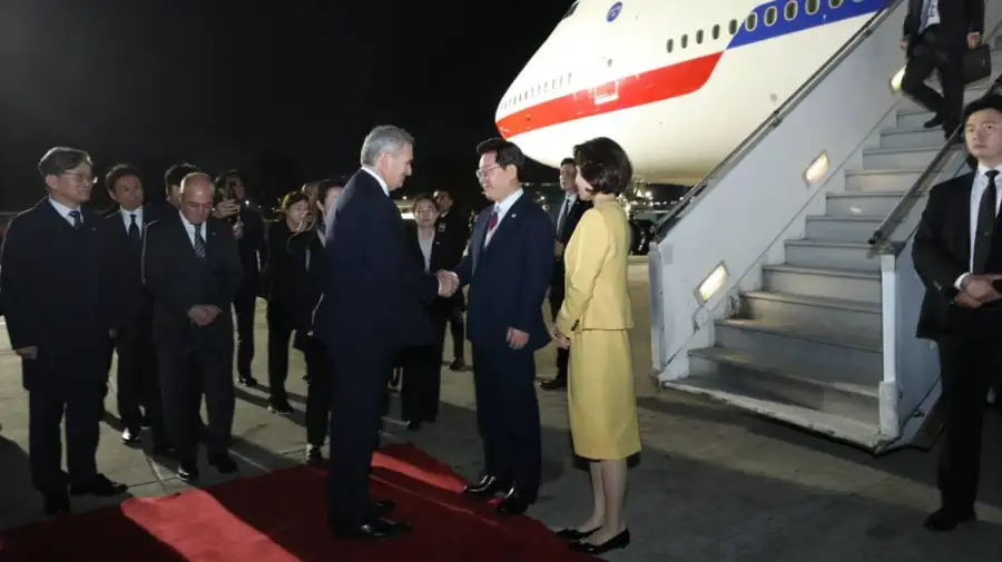 Pablo Quirno y Lee Jae-Myung