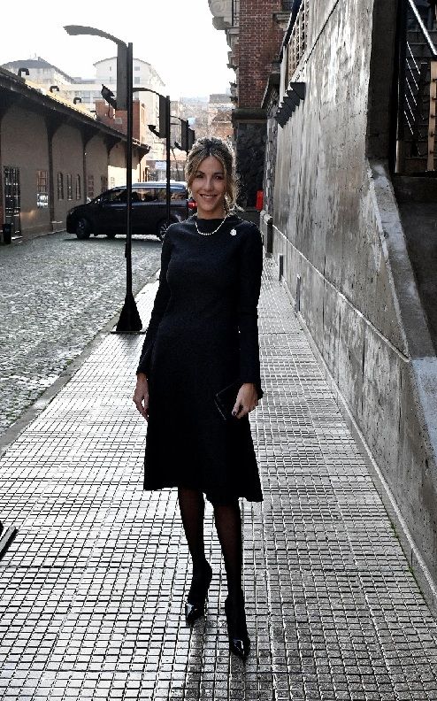 Look monocromático de María Belén Ludueña