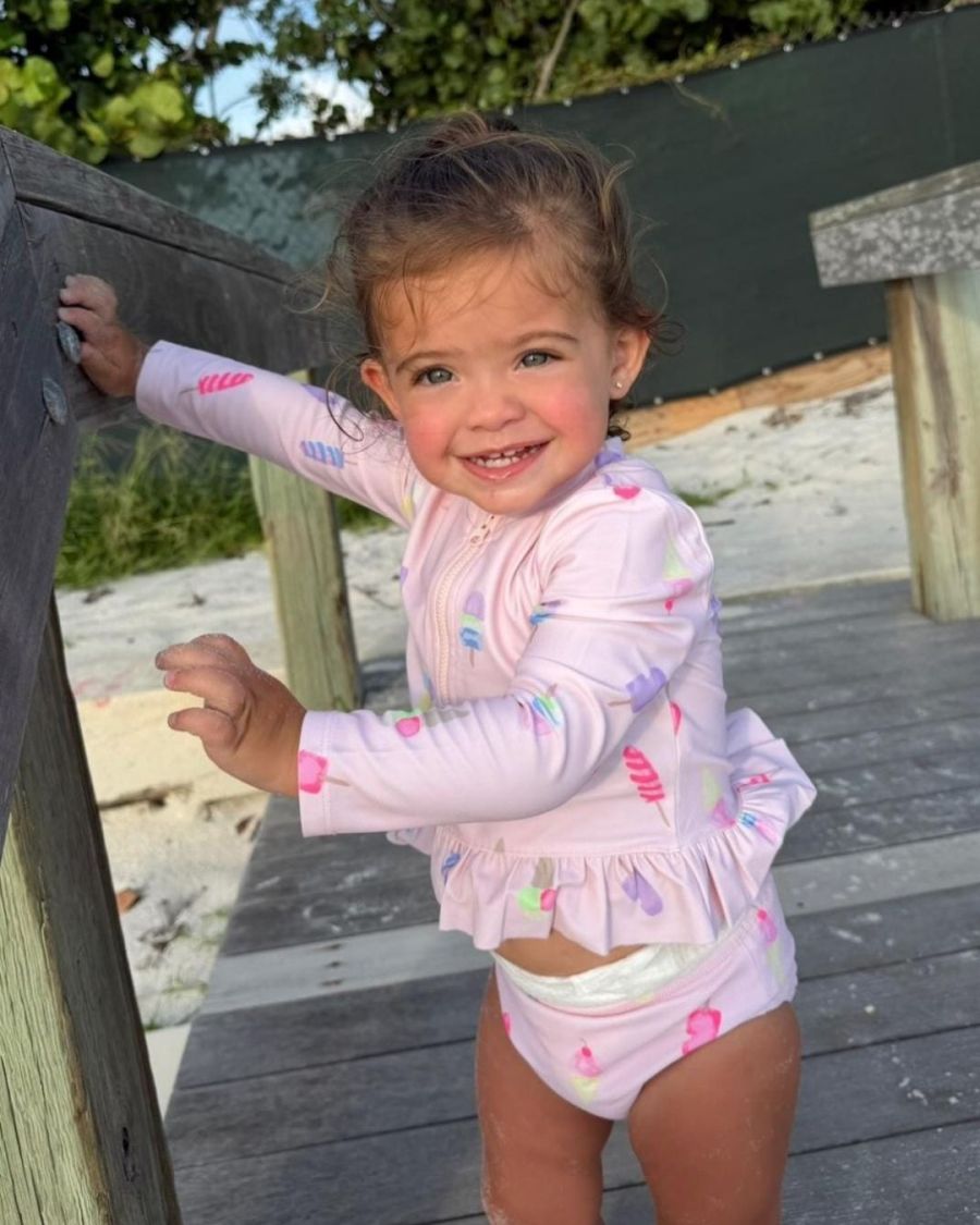 Los looks playeros de Olivia, la hija de Sofía Calzetti