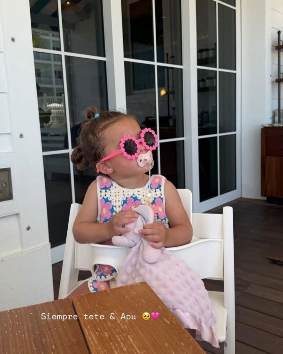 Los looks playeros de Olivia, la hija de Sofía Calzetti