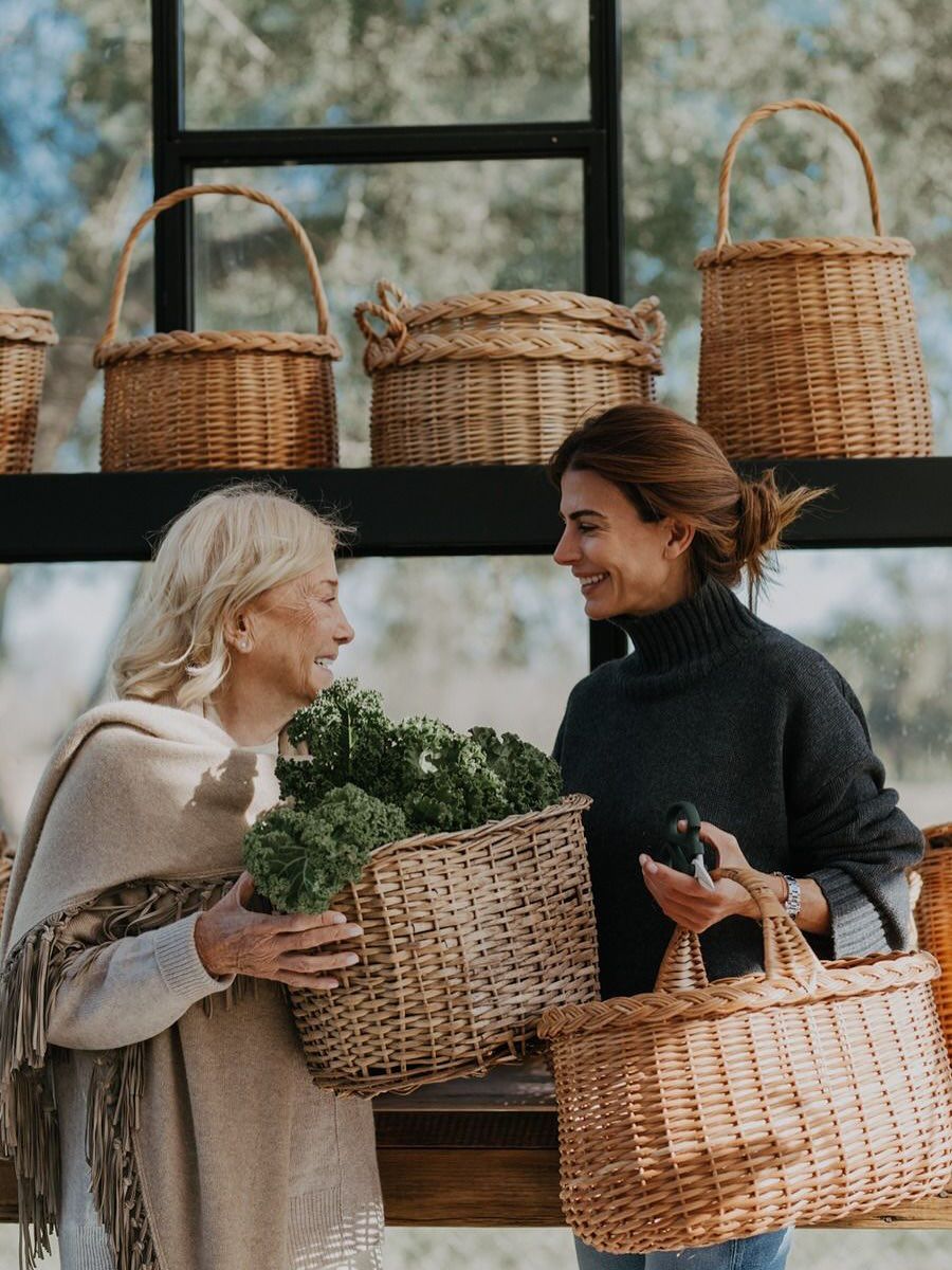Juliana Awada en el jardín de invierno de su casa