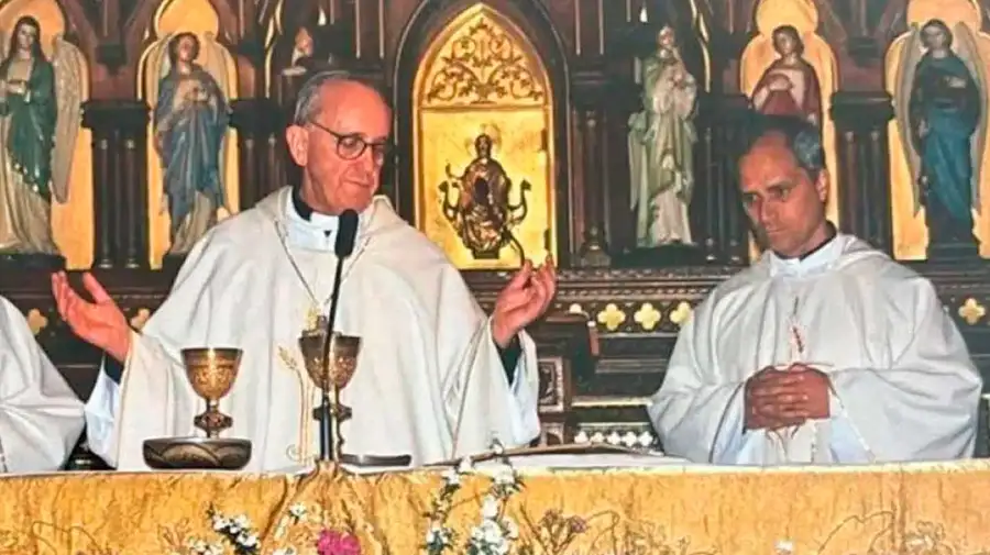 Jorge Mario Bergoglio, Papa Francisco y Robert Prevost, ahora Papa León XIV.
