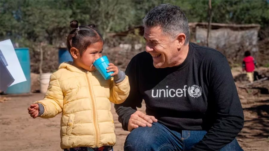 Julián Weich colaborando con UNICEF