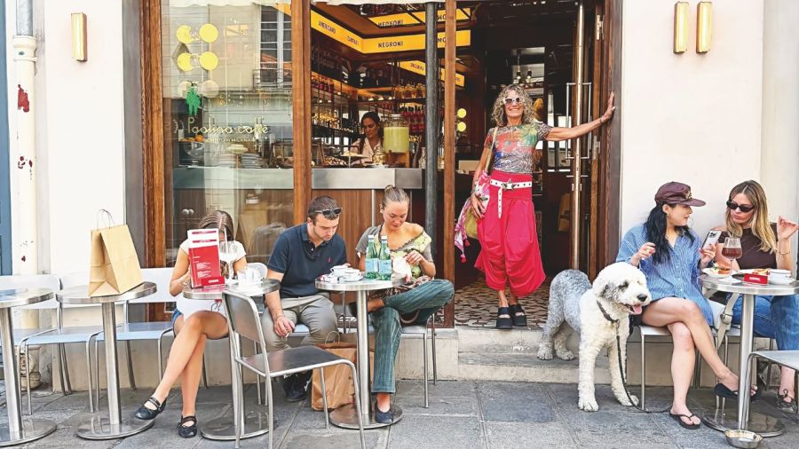 Maru Botana y su familia en París