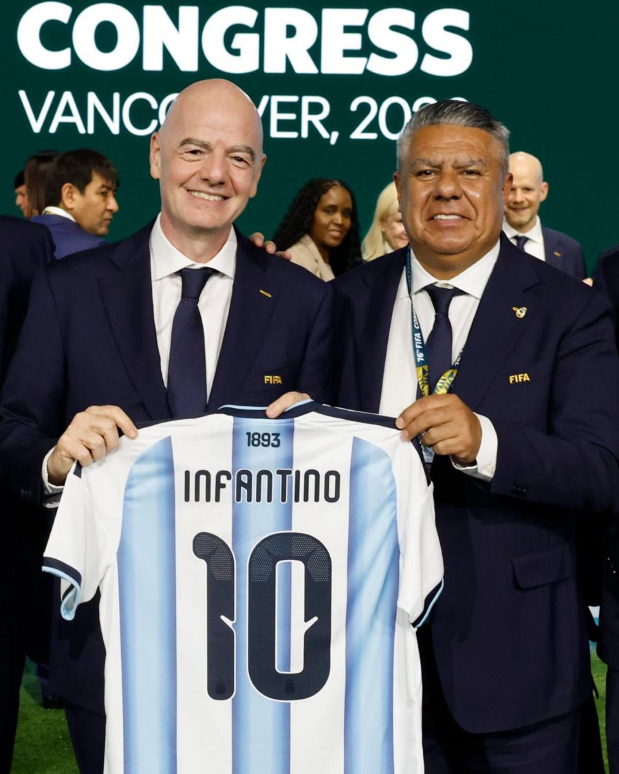 Gianni Infantino y Claudio Fabián Tapia
