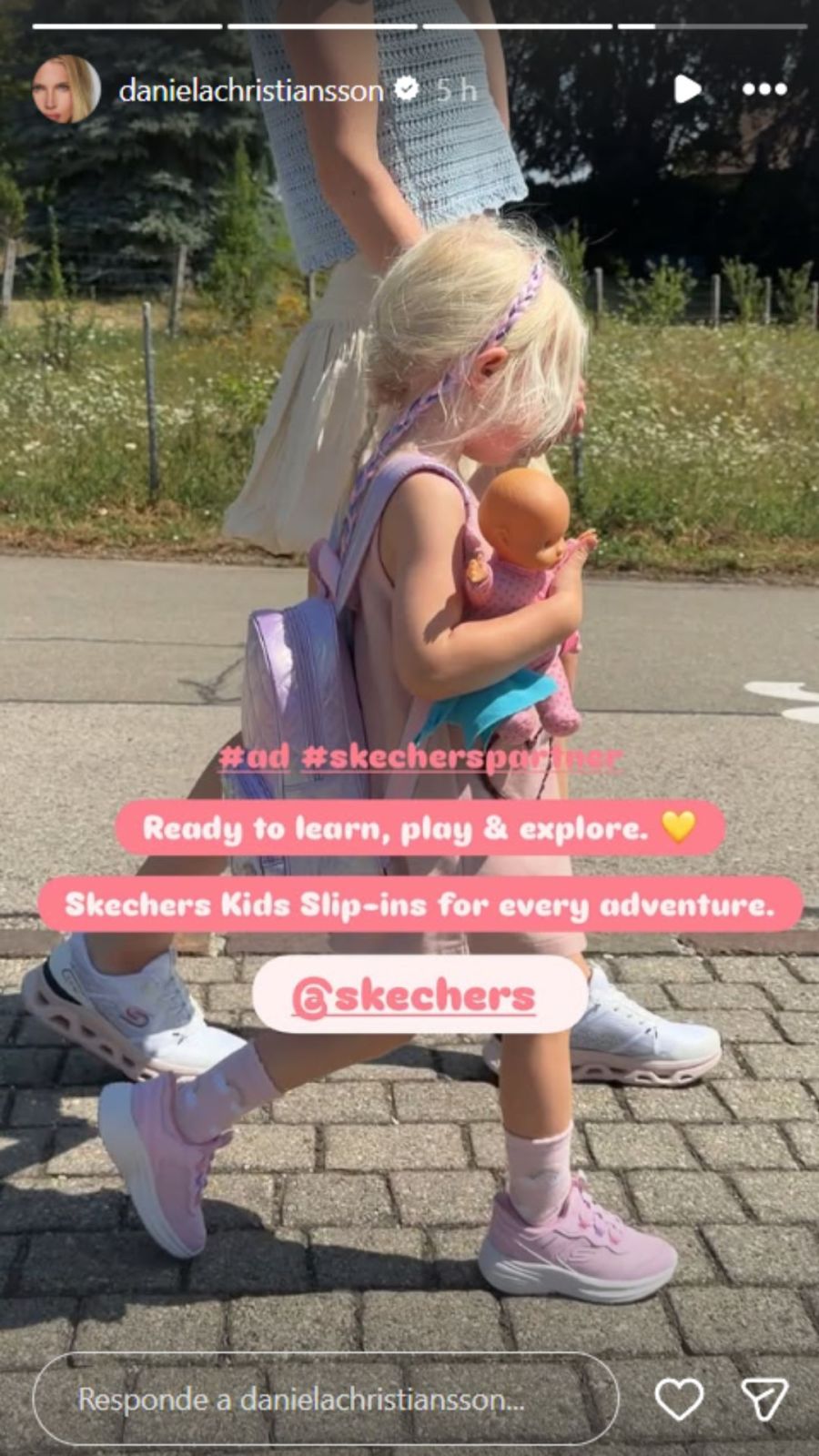 Total pink de Elle, la hija de Maxi López y Daniela Christiansson