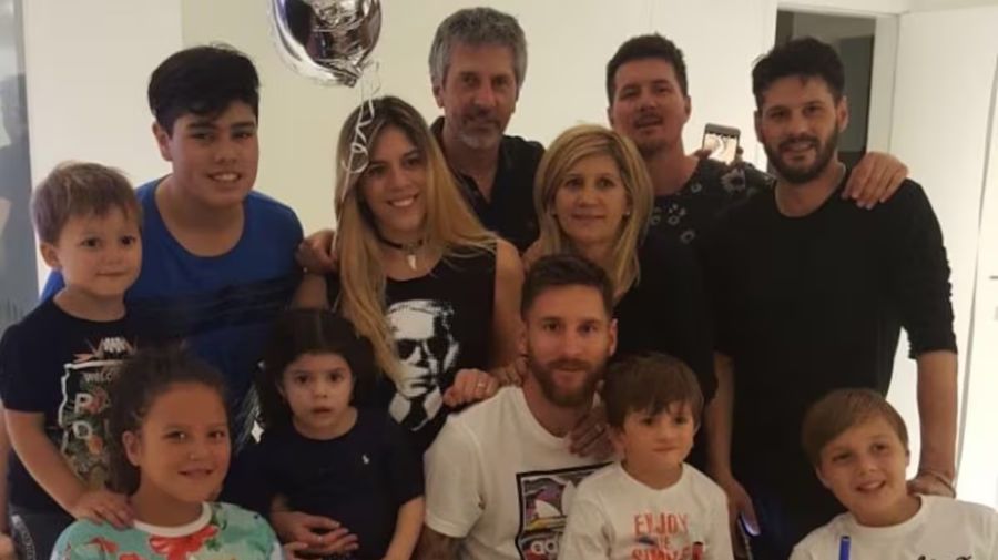 Jorge Messi y sus nietos