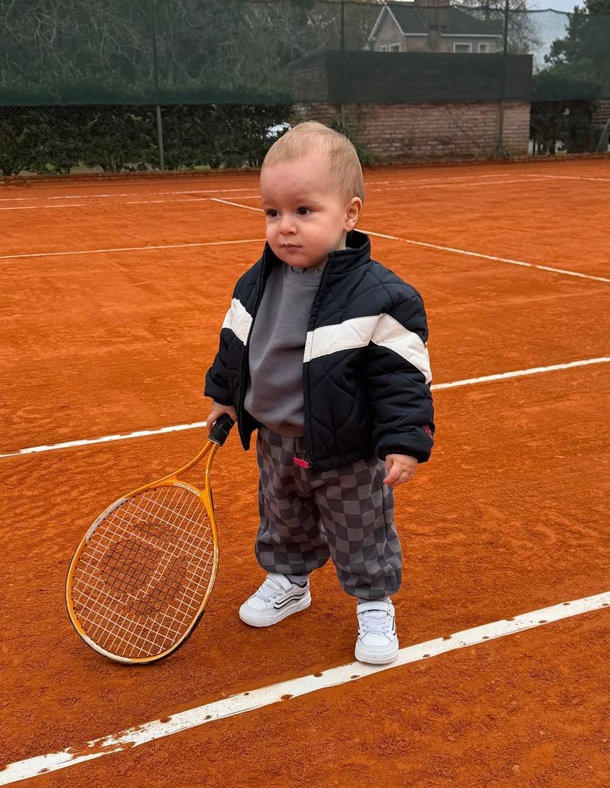 El look de Marco, el hijo de Sol Pérez, para su primera clase de tenis