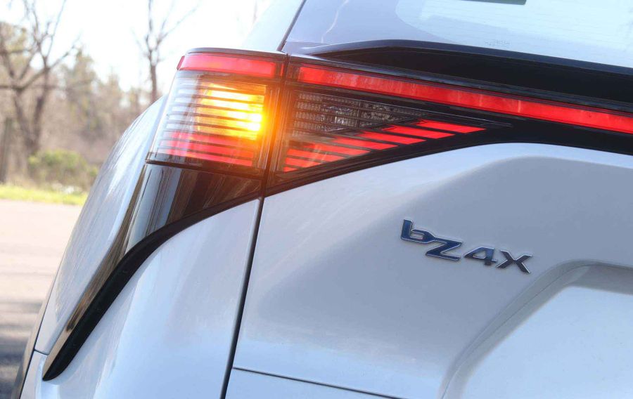 Lo mejor y lo peor del bZ4X, el primer auto eléctrico que Toyota vende en Argentina