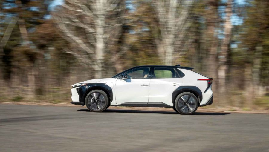 Lo mejor y lo peor del bZ4X, el primer auto eléctrico que Toyota vende en Argentina
