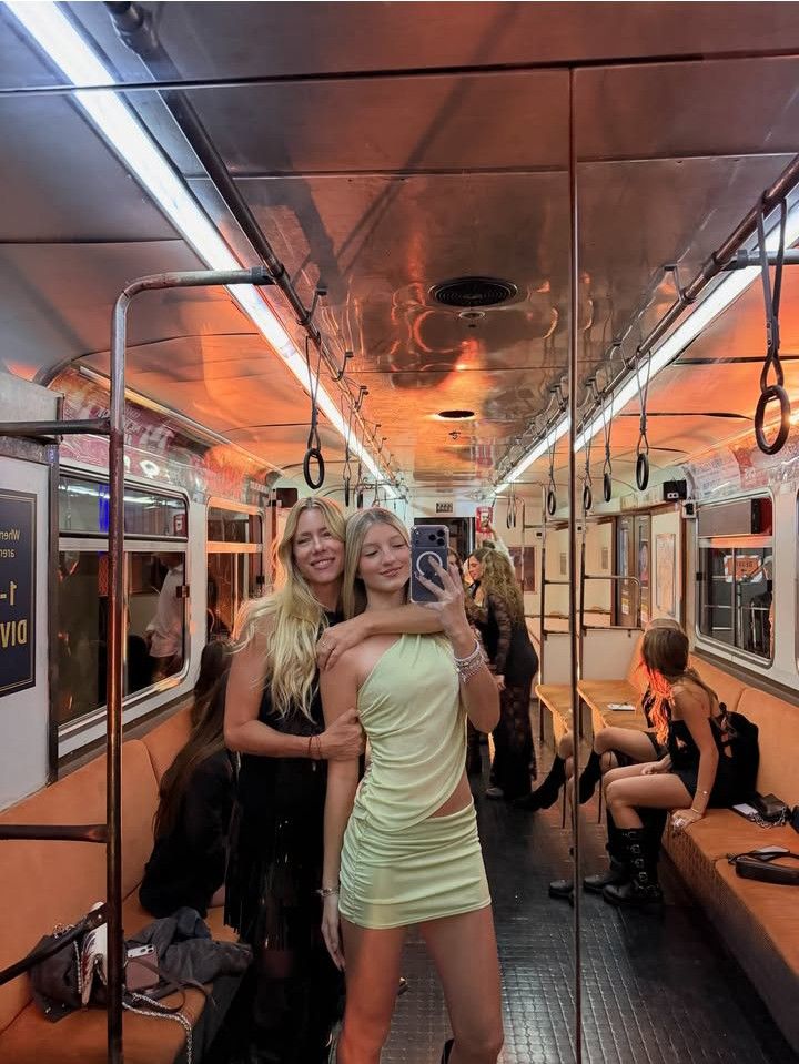 Nicole Neumann y Allegra Cubero