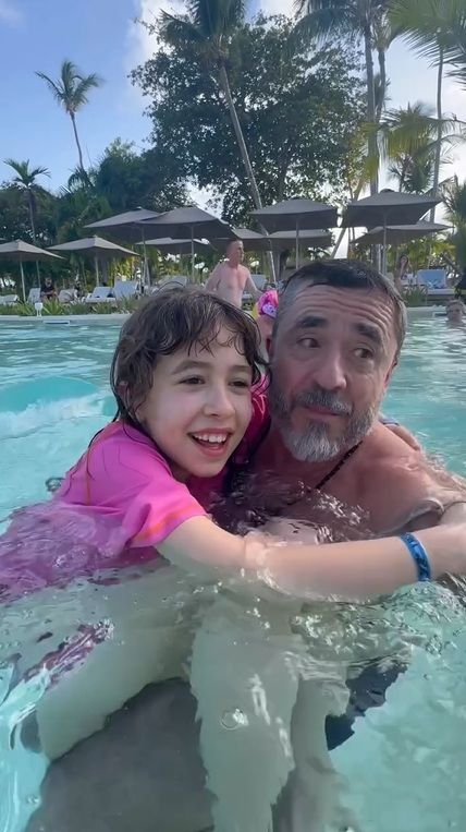 Pablo Granados y su nieta