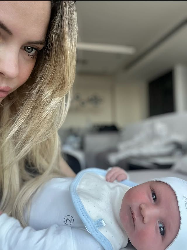 Alejandra Maglietti con su hijo Manu