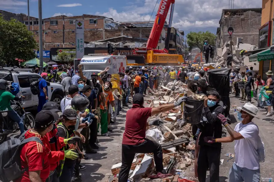 Quake Death Toll Rises As Colombian Civilians Aid In Rescue