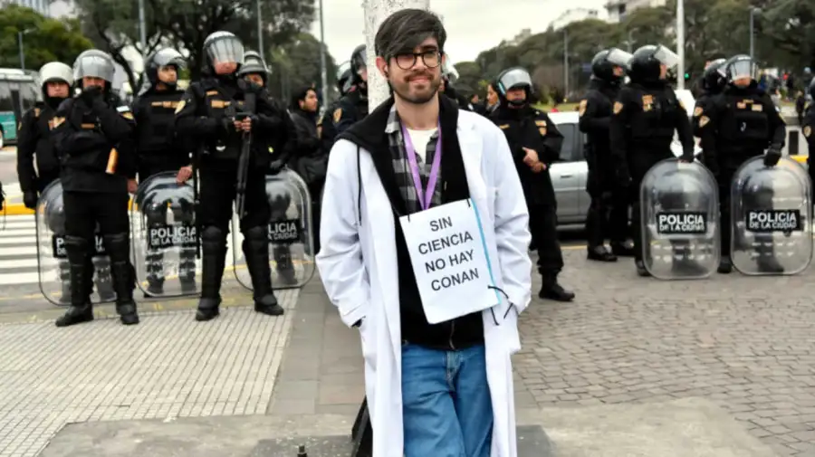 Banderazo de la ciencia en el Obelisco 12082026