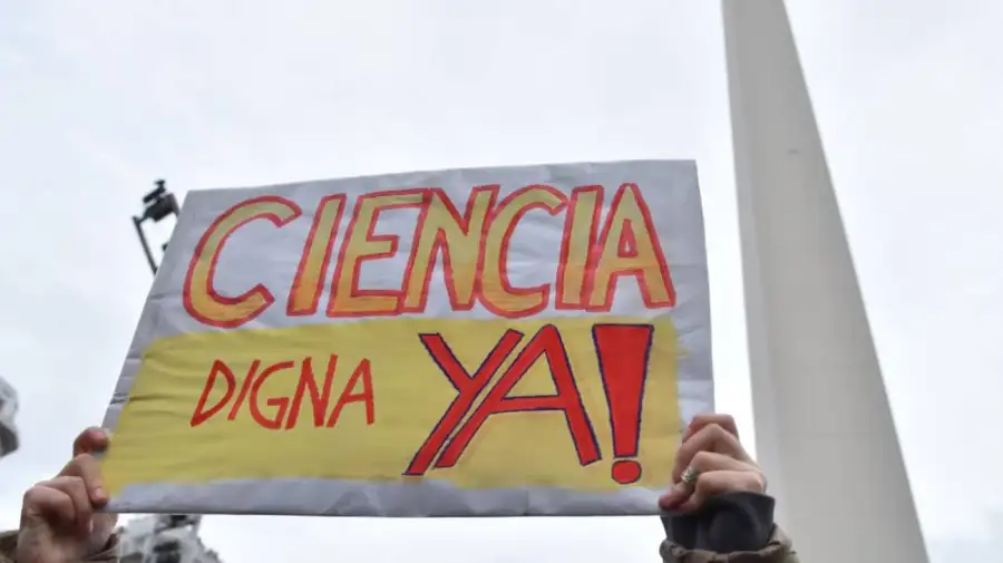 Banderazo de la ciencia en el Obelisco