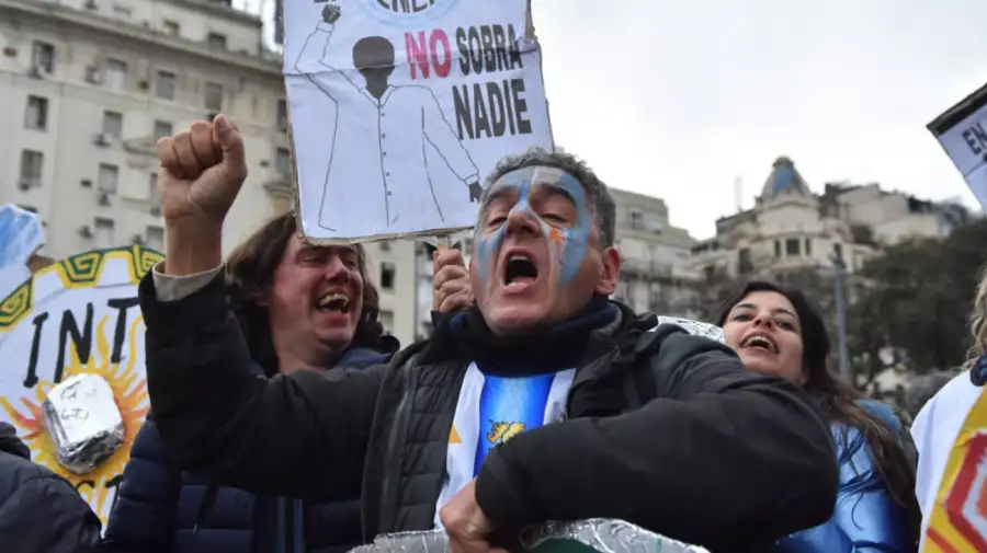 Banderazo de la ciencia en el Obelisco