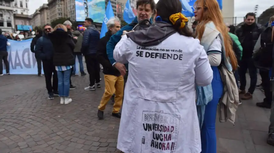 Banderazo de la ciencia en el Obelisco