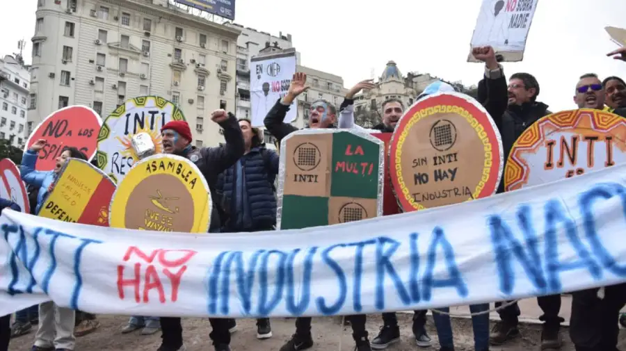 Banderazo de la ciencia en el Obelisco