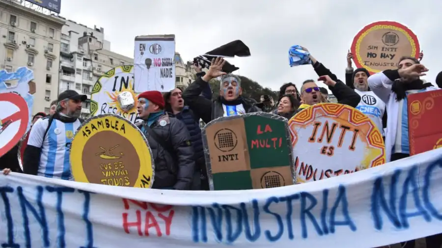 Banderazo de la ciencia en el Obelisco