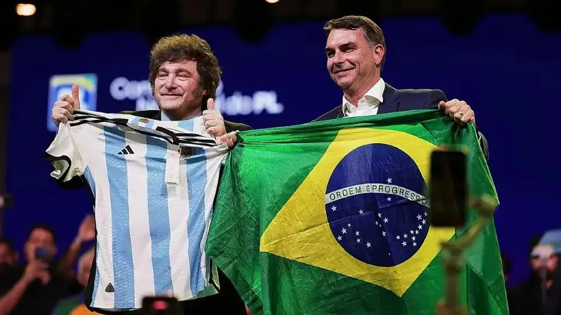 Javier Milei y Flávio Bolsonaro.