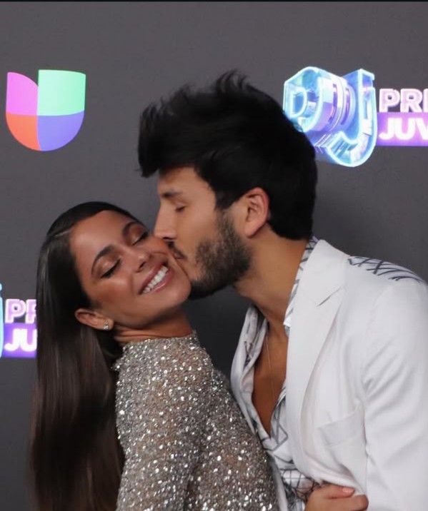 Tini Stoessel y Sebastián Yatra
