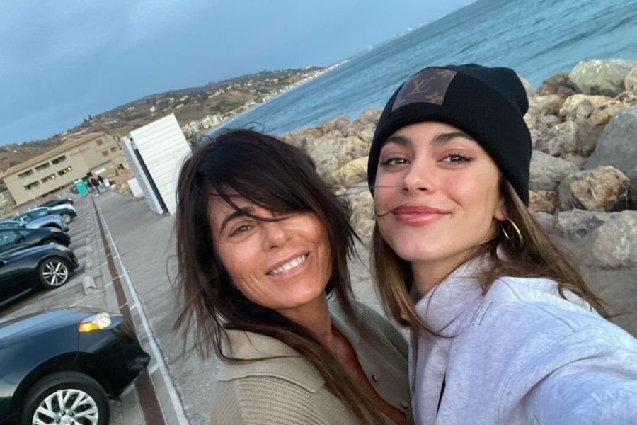 Tini Stoessel y sus padres