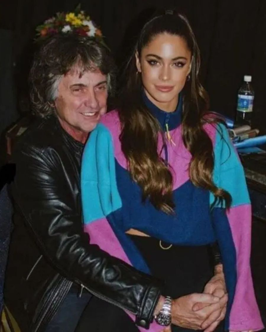 Tini Stoessel y sus padres