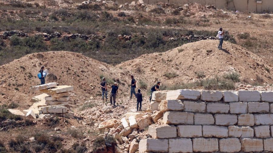 Colonos israelíes en la aldea de Qusra, Cisjordania.