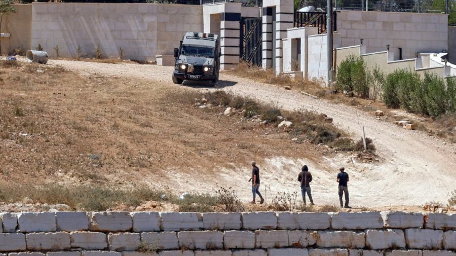 Colonos israelíes en la aldea de Qusra, Cisjordania.