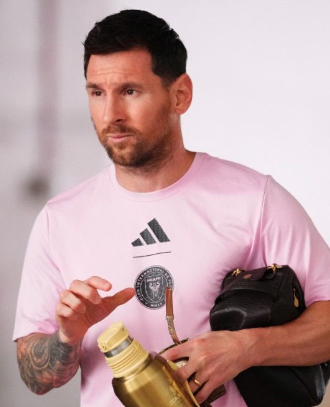 Lionel Messi, número 10 del Inter Miami CF, llega al estadio antes del partido de la primera fase de la Leagues Cup entre el Inter Miami CF y el León en el Nu Stadium, el 12 de agosto de 2026 en Miami