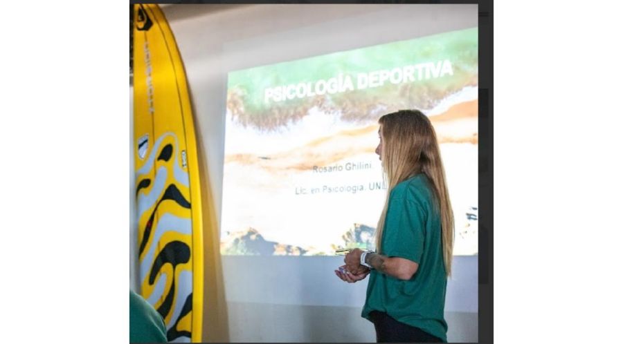 El arte de surfear los miedos antes de entrar al mar