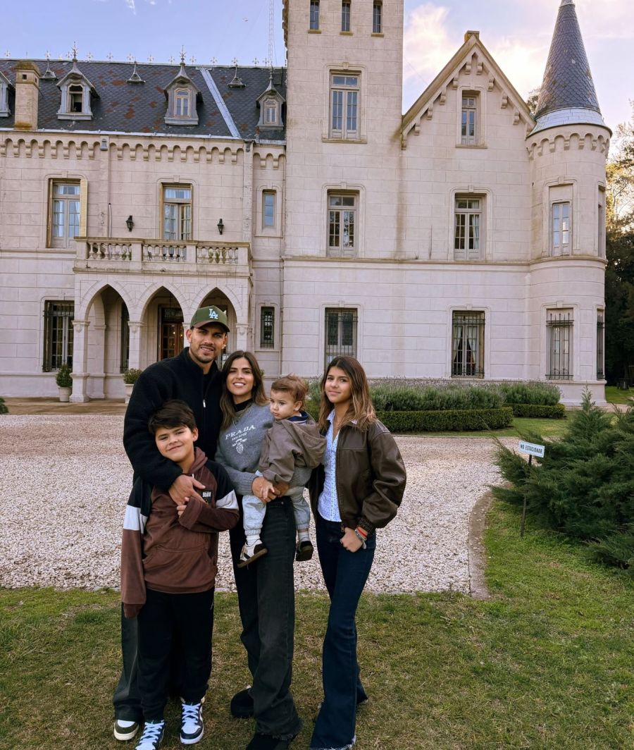 Leandro Paredes, Camila Galante y sus hijos