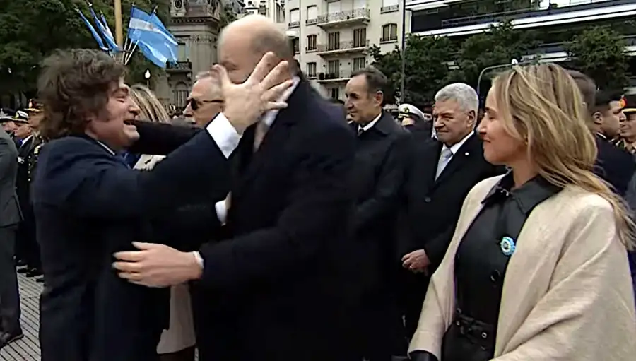 Milei abrazo con Sturzenegger