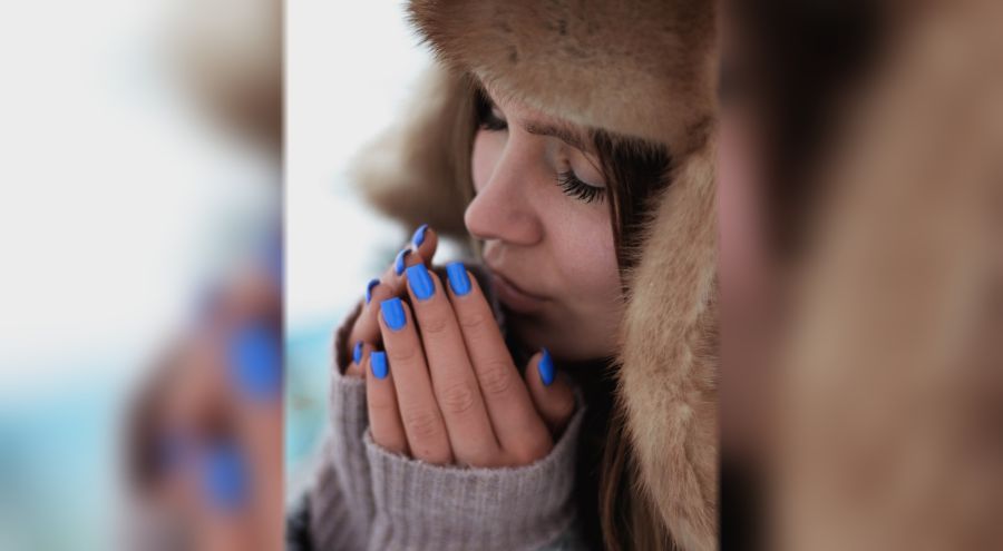 Uñas azul cobalto