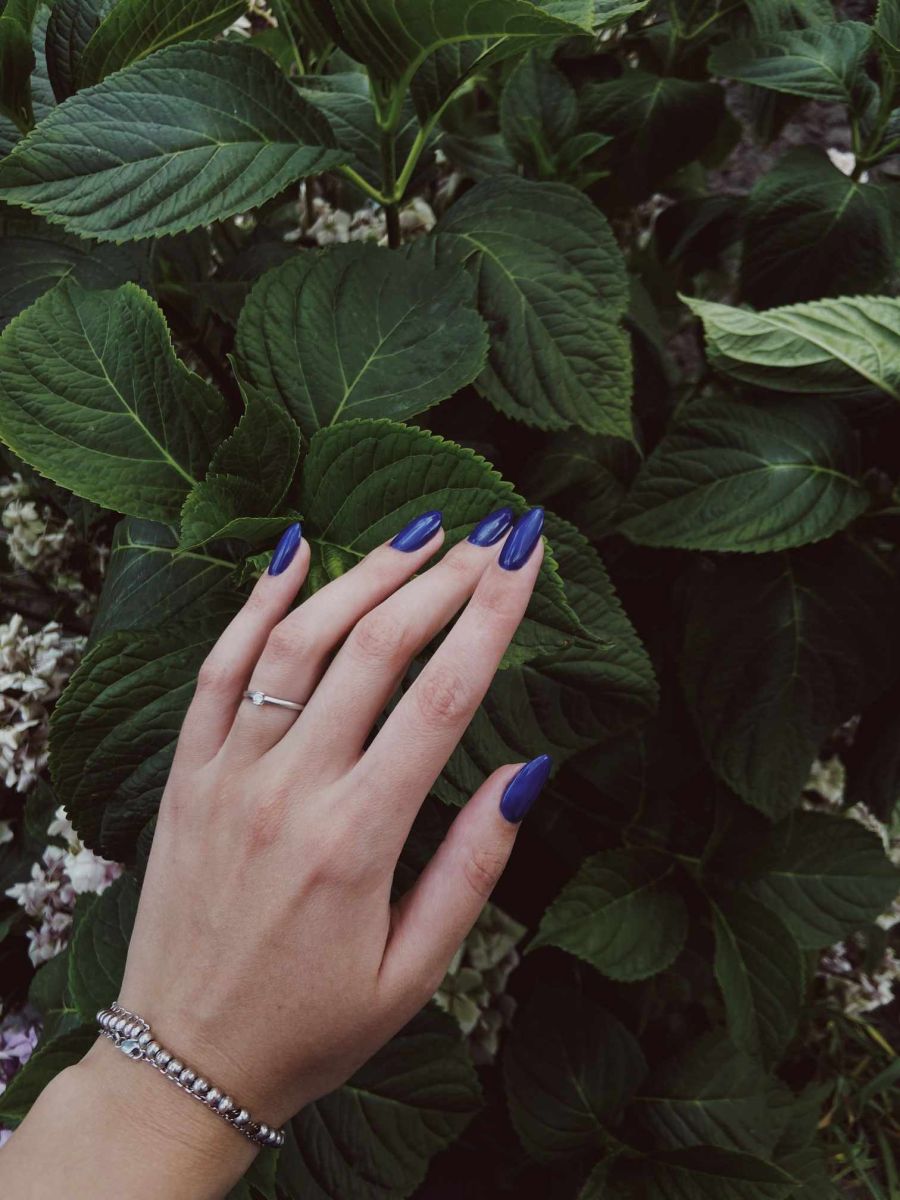 Uñas azul cobalto