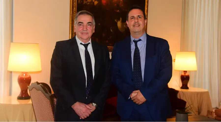 El Intendente de Colonia, Guillermo Rodríguez con el embajador de Uruguay en Argentina, Diego Canepa.