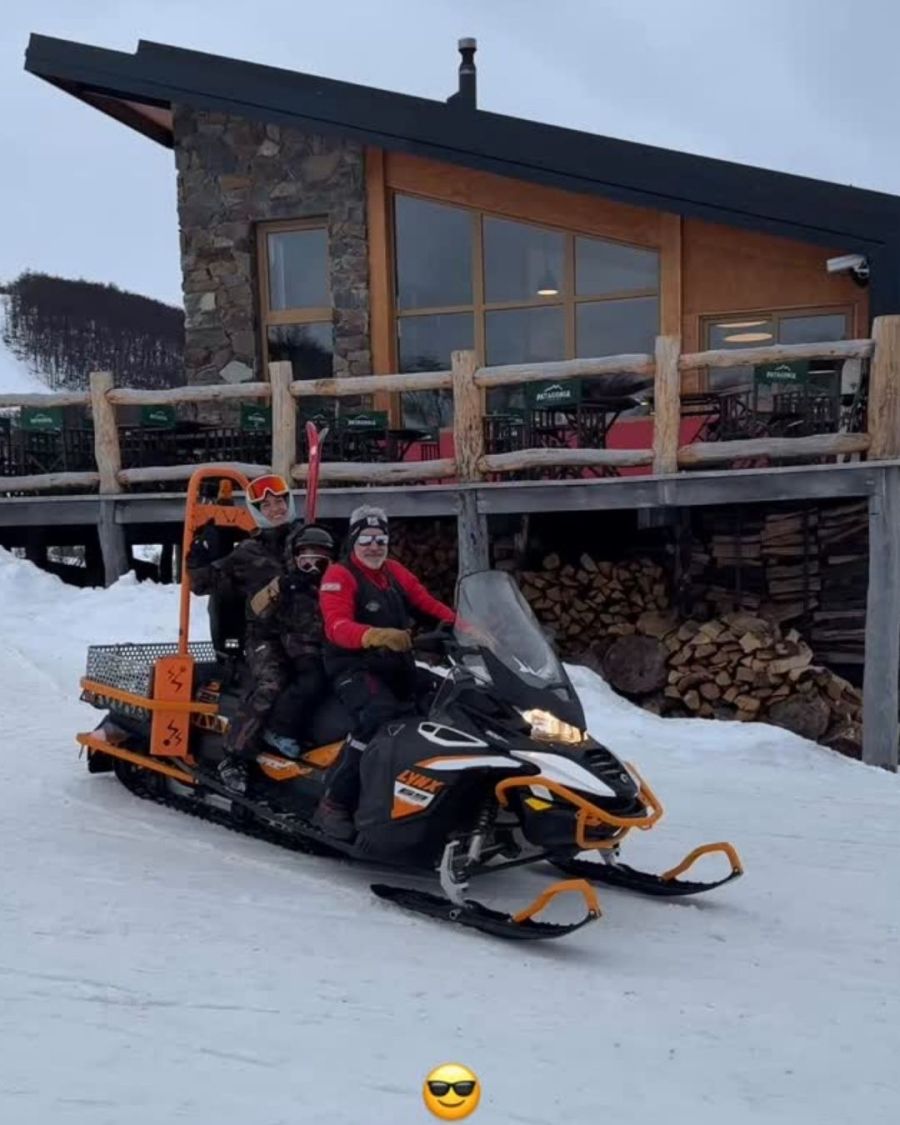 Zaira Nara y su hijo Viggo en Cerro Castor