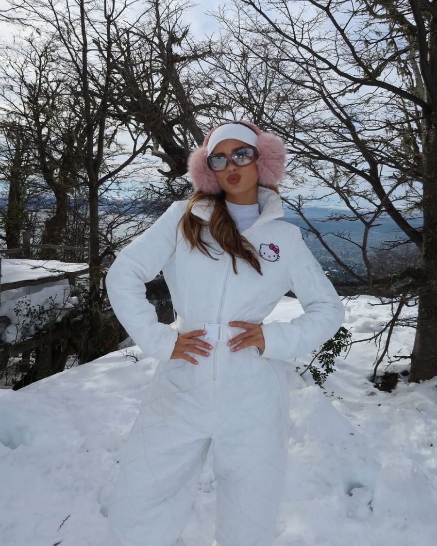 Los looks de Juli Poggio con accesorios claves