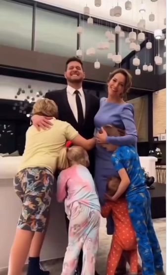 Luisana Lopilato con su familia