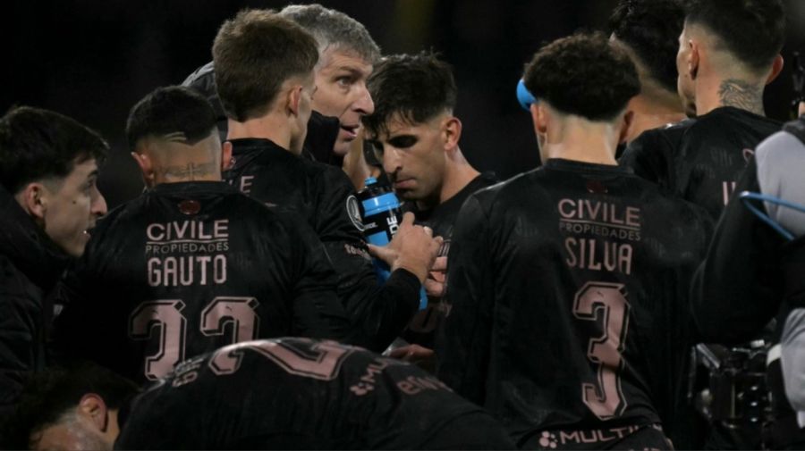 Martín Palermo al frente de Platense