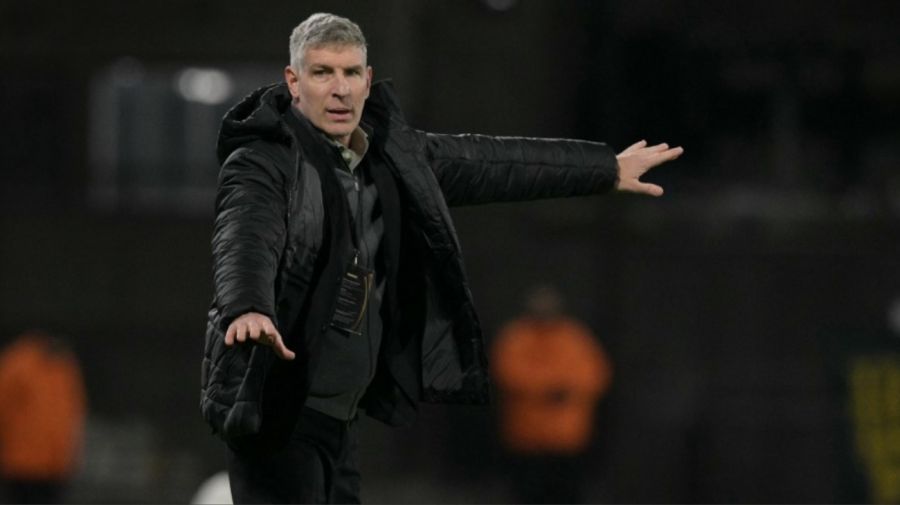 Martín Palermo al frente de Platense