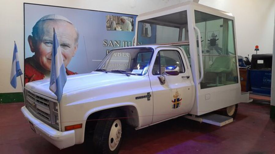 Papamóvil