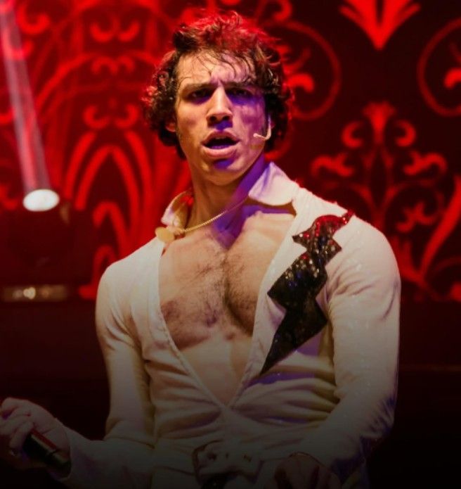 Nacho Pérez Cortés como Sandro en Sandro, el gran show