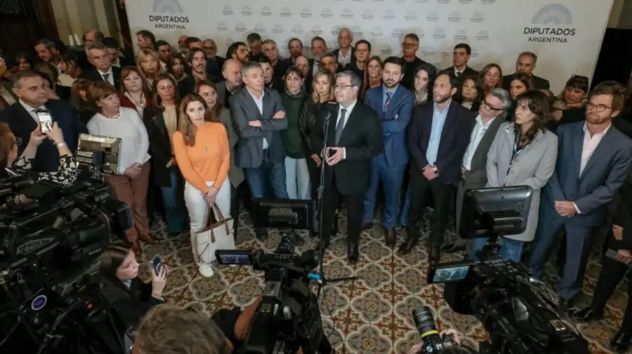 Confrerencia de prensa congreso diputados opositores