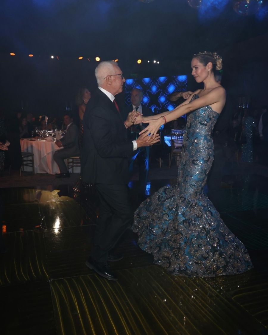 Elina y Eduardo Costantini en el desfile de Laurencio Adot