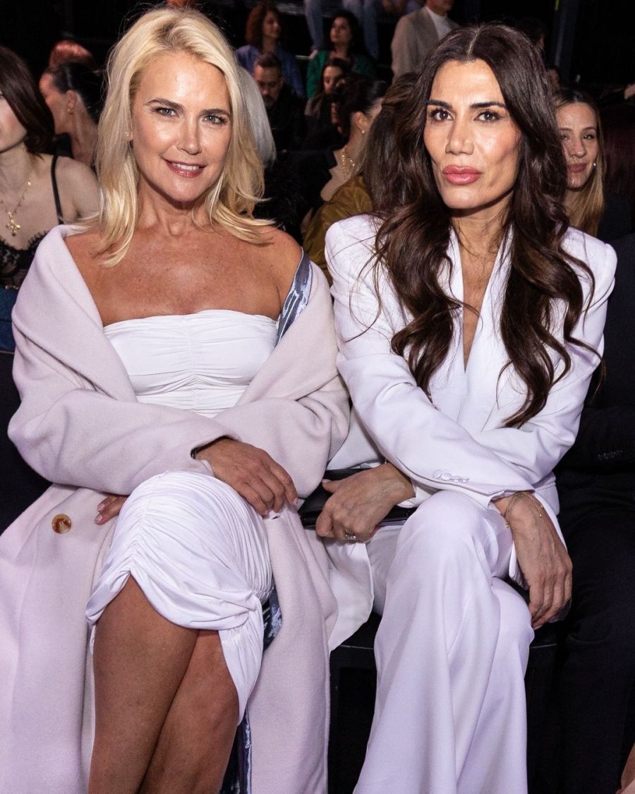 Valeria Mazza y Florencia de la V en el desfile de Pucheta-Paz