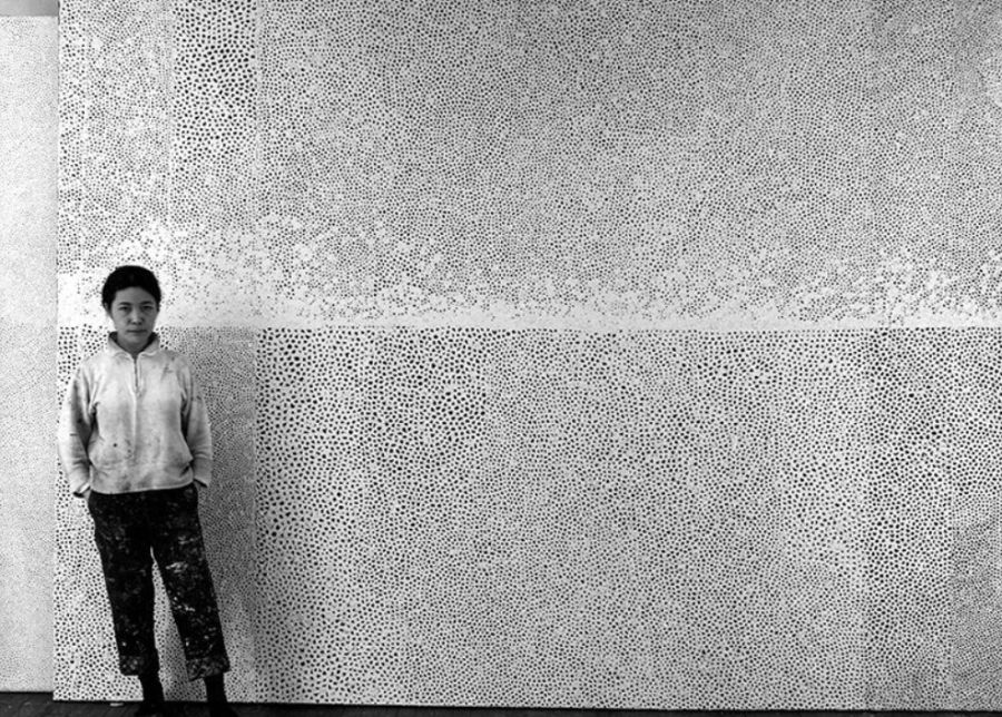 Delante de la inmensa pintura de red (1961)