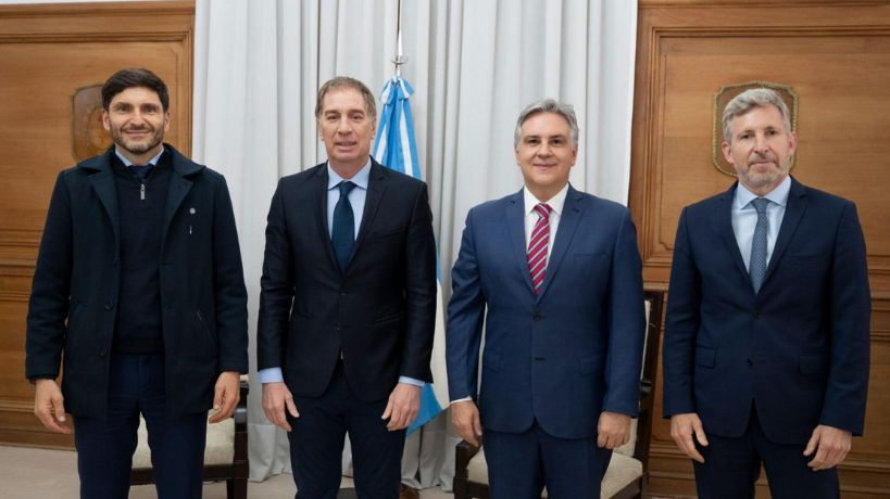 Diego Santilli junto con Martín Llaryora, Maximiliano Pullaro y Rogelio Frigerio